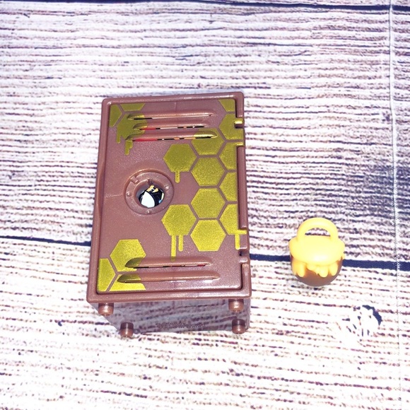 Disney Doorables Academy Surprise Locker Set- Special Edition Winnie the Pooh - Picture 5 of 9